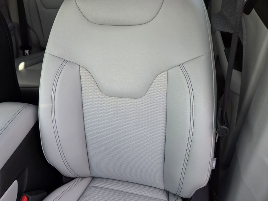 Used 2022 Jeep Compass Latitude FWD image 18