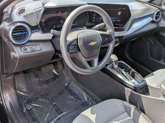 Used 2025 Chevrolet Trax LT FWD image 17