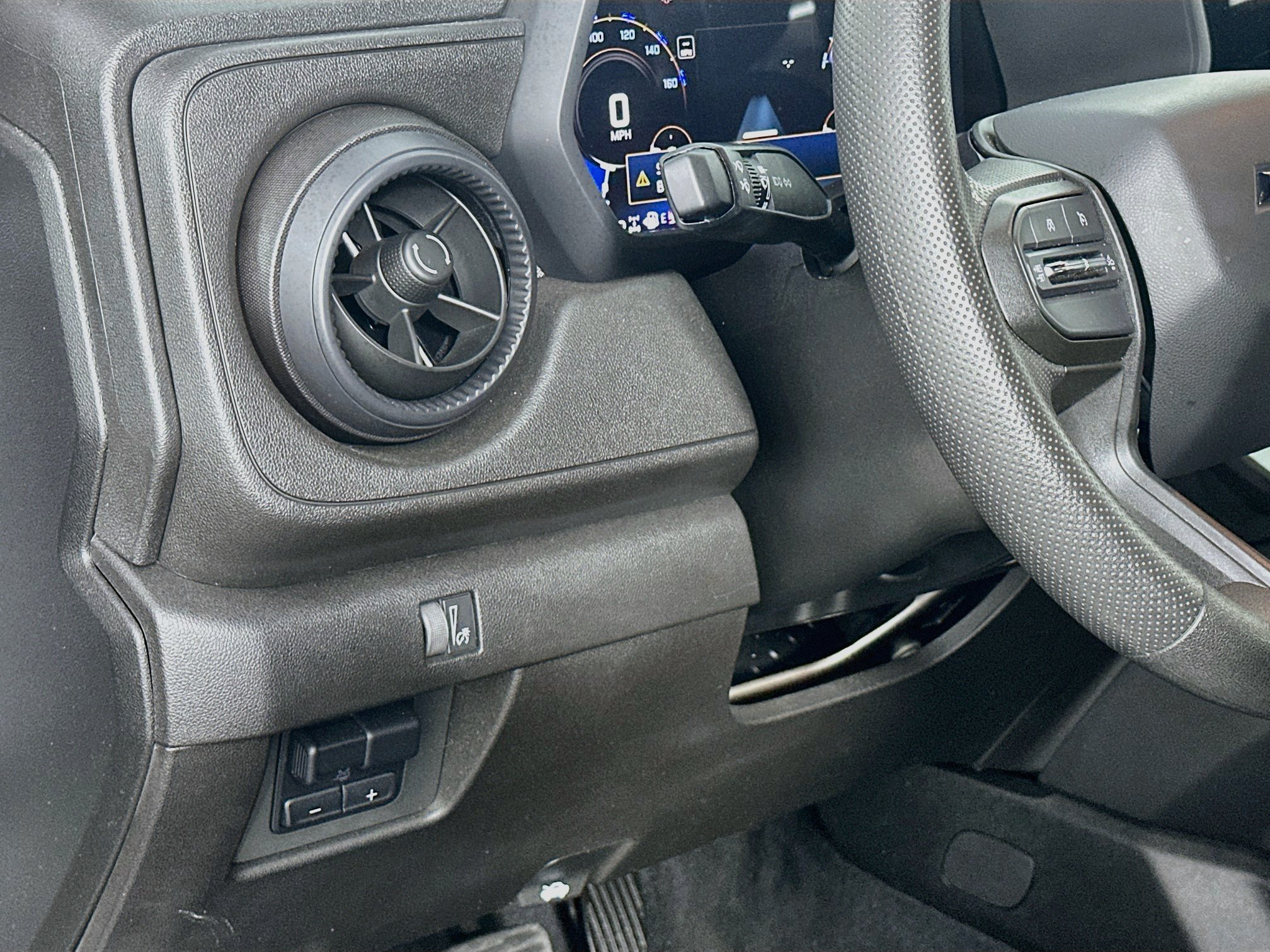 Used 2025 Chevrolet Colorado Trail Boss AWD/4WD image 17