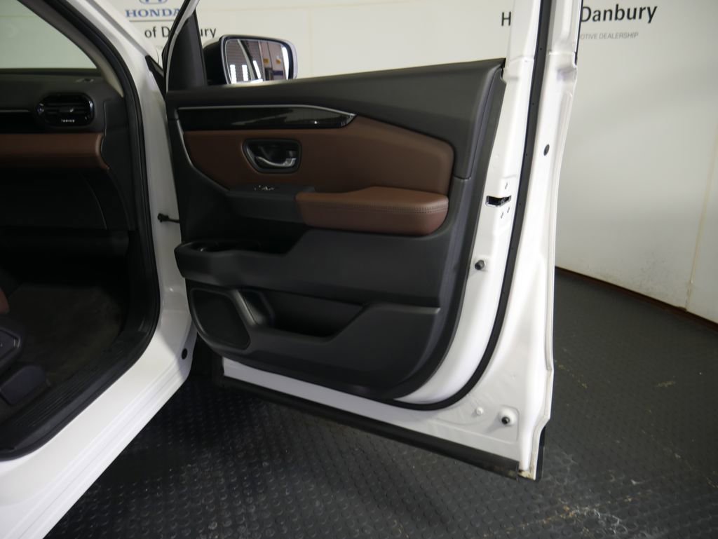 Used 2025 Honda Pilot Elite image 5