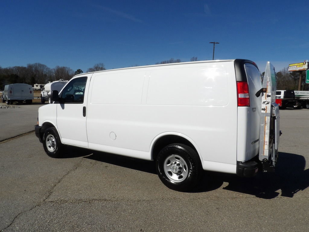 Used 2022 Chevrolet Express 3500 w/ Driver Convenience Package image 4