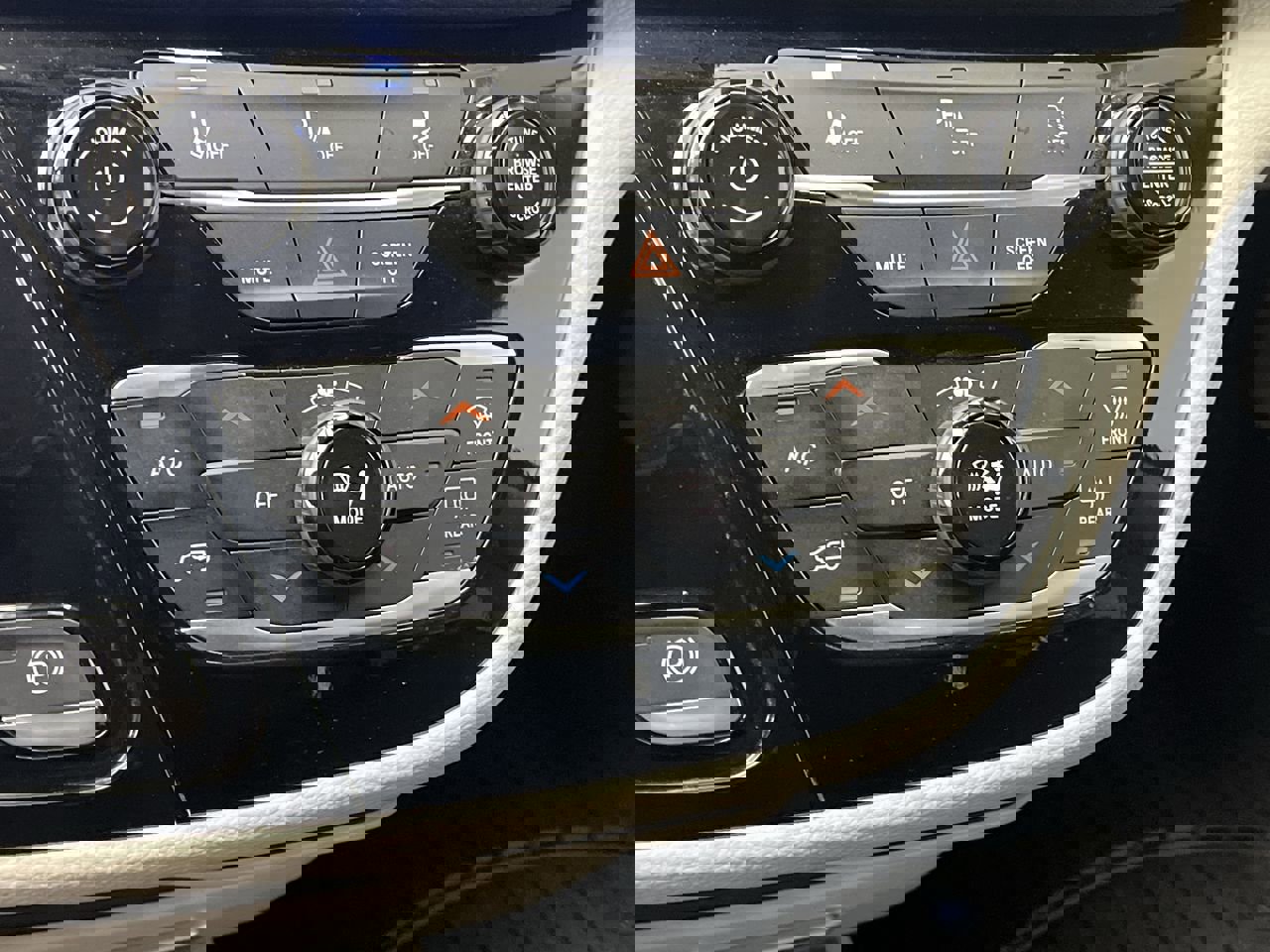 Used 2023 Chrysler Pacifica Touring-L image 21