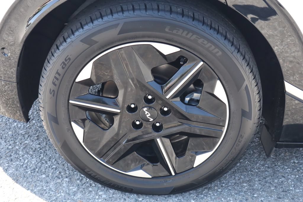 Used 2025 Kia EV6 Wind RWD image 11