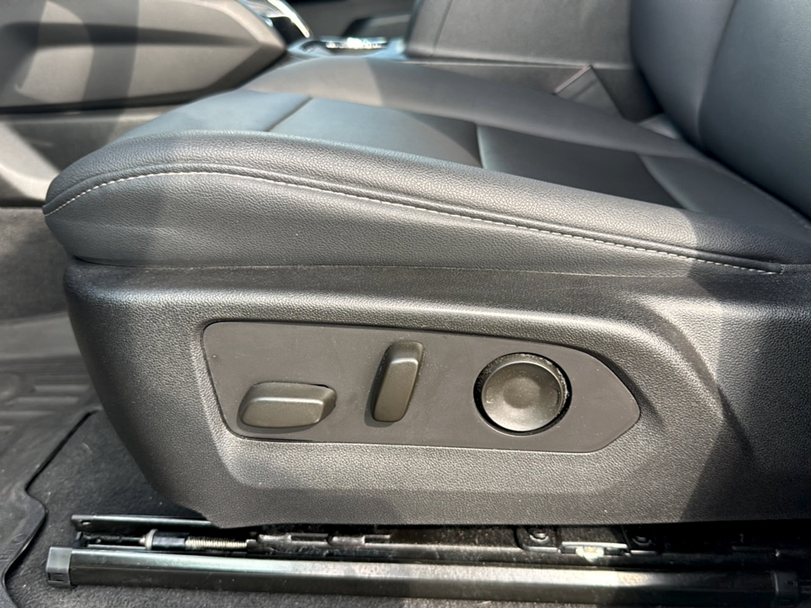 Used 2024 GMC Canyon Elevation w/ Elevation Premium Package AWD/4WD image 6