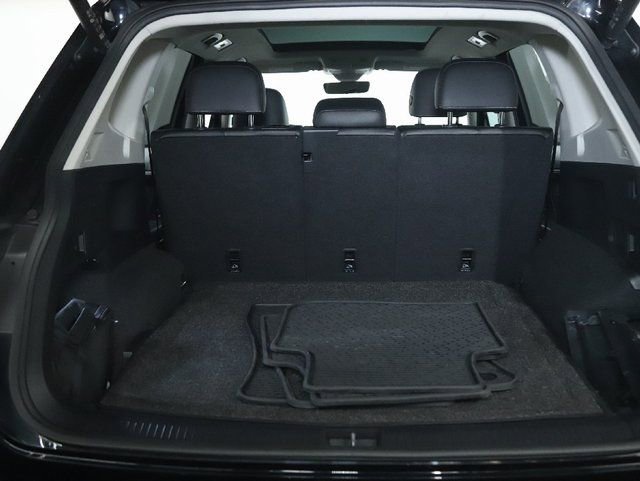 Used 2022 Volkswagen Tiguan SE w/ Panoramic Sunroof Package image 32