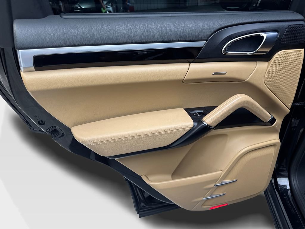 Used 2016 Porsche Cayenne image 35