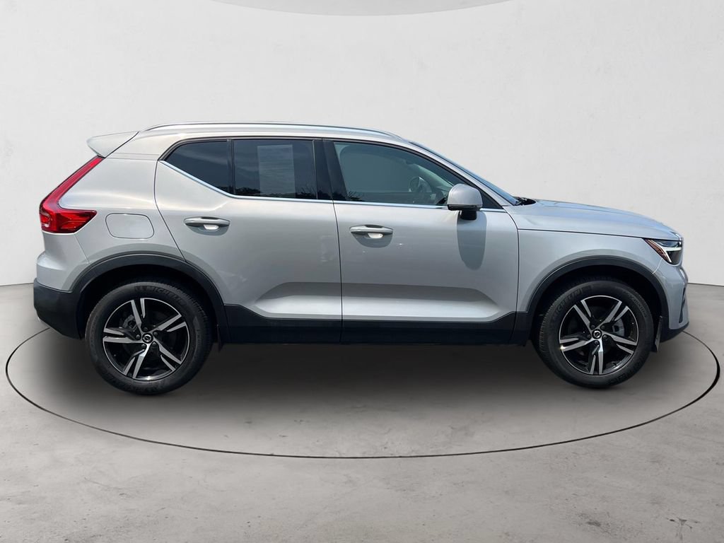Certified 2025 Volvo XC40 B5 Core AWD/4WD image 6