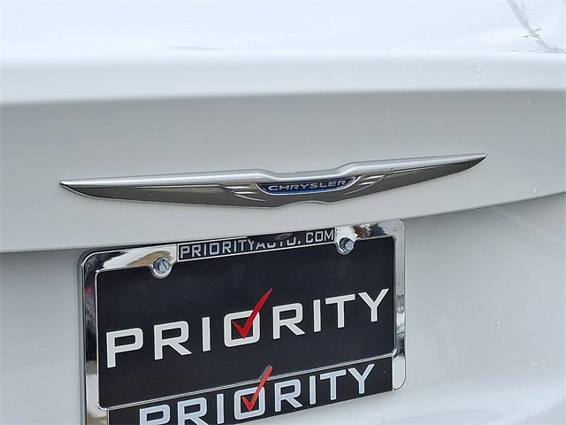 Used 2015 Chrysler 200 Limited w/ Convenience Group image 29