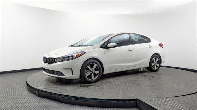 Used 2018 Kia Forte S image 2