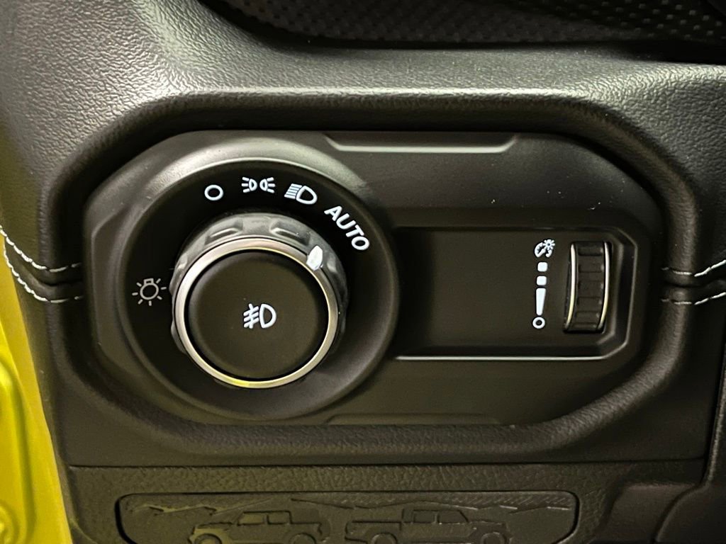 Used 2024 Jeep Wrangler Unlimited Rubicon w/ XTREMEE 35" Tire Package image 13