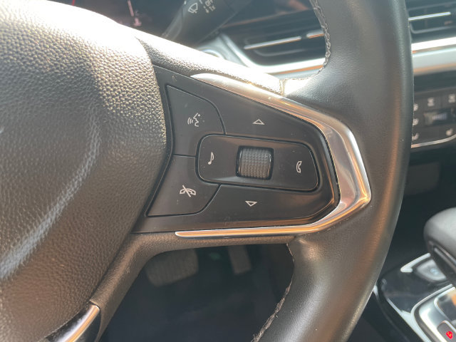 Used 2025 Chevrolet Trax LT w/ LT Convenience Package FWD image 31