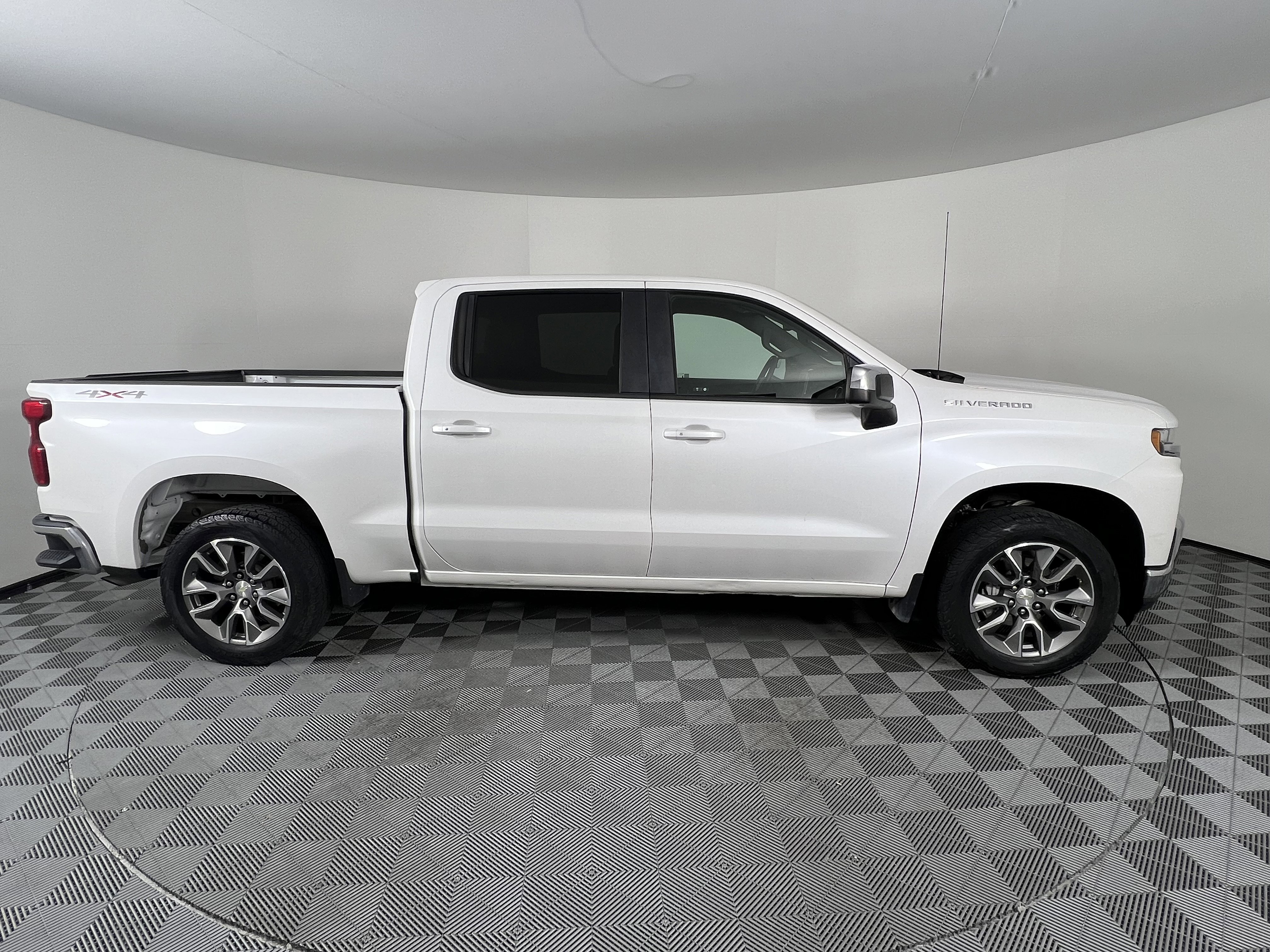 Used 2019 Chevrolet Silverado 1500 LT w/ All-Star Edition AWD/4WD image 14