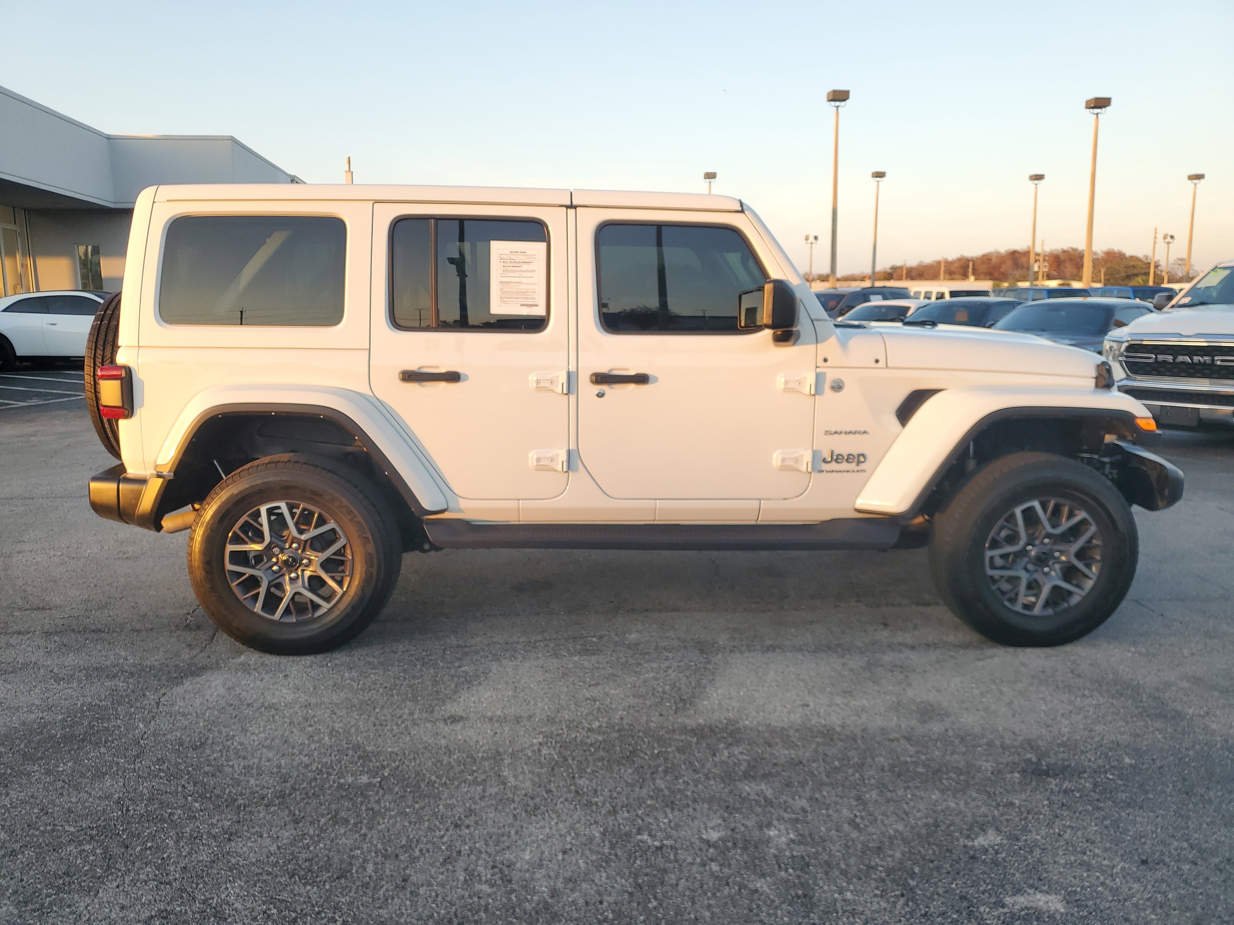 Used 2024 Jeep Wrangler Sahara image 9