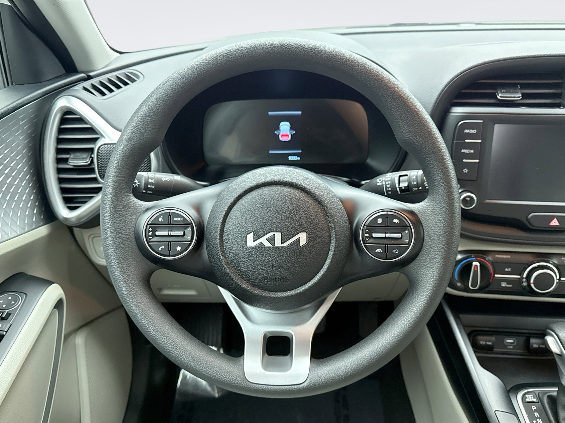 Used 2025 Kia Soul LX w/ LX Technology Package image 12