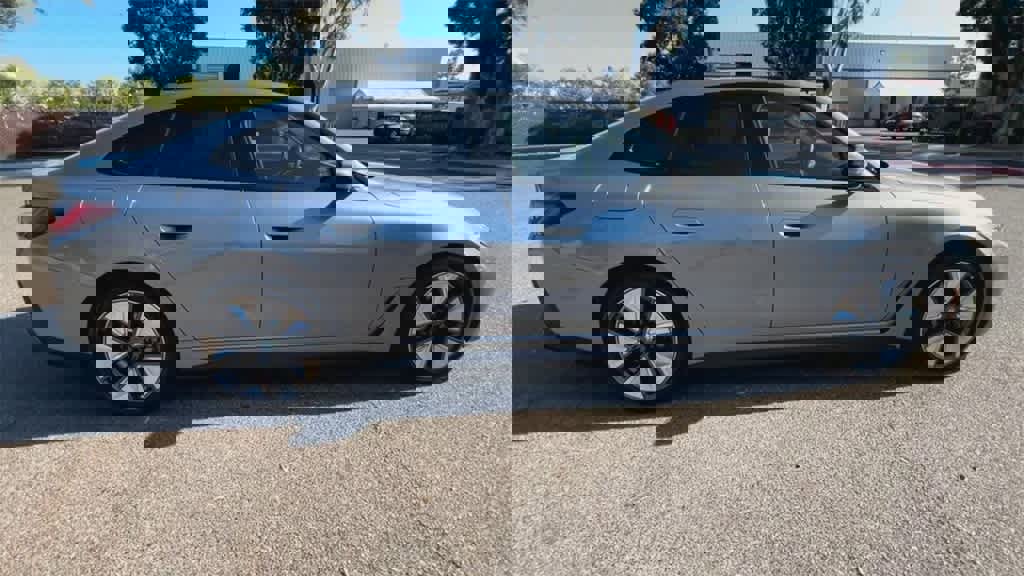 Used 2023 BMW i4 eDrive35 image 9