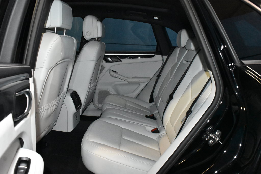 Used 2023 Porsche Macan AWD/4WD image 21