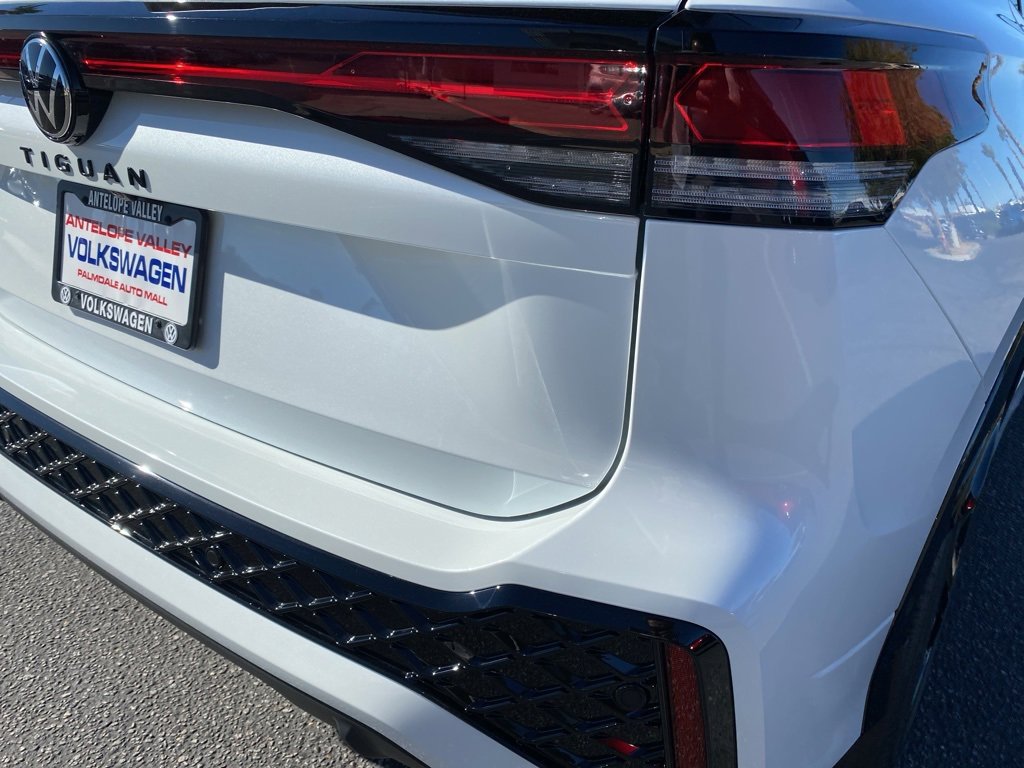 New 2026 Volkswagen Tiguan SE R-Line image 12