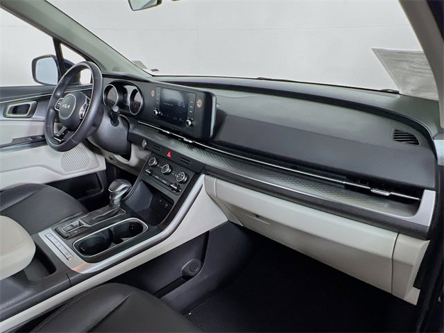 Used 2024 Kia Carnival LX image 38
