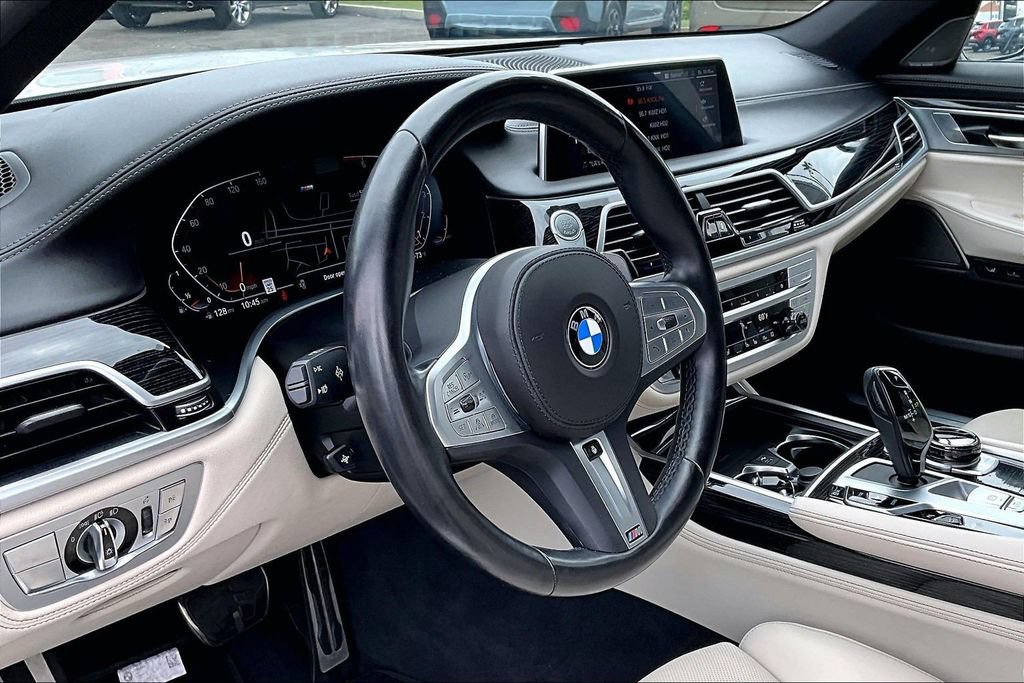Used 2022 BMW 750i xDrive w/ Executive Package AWD/4WD image 9