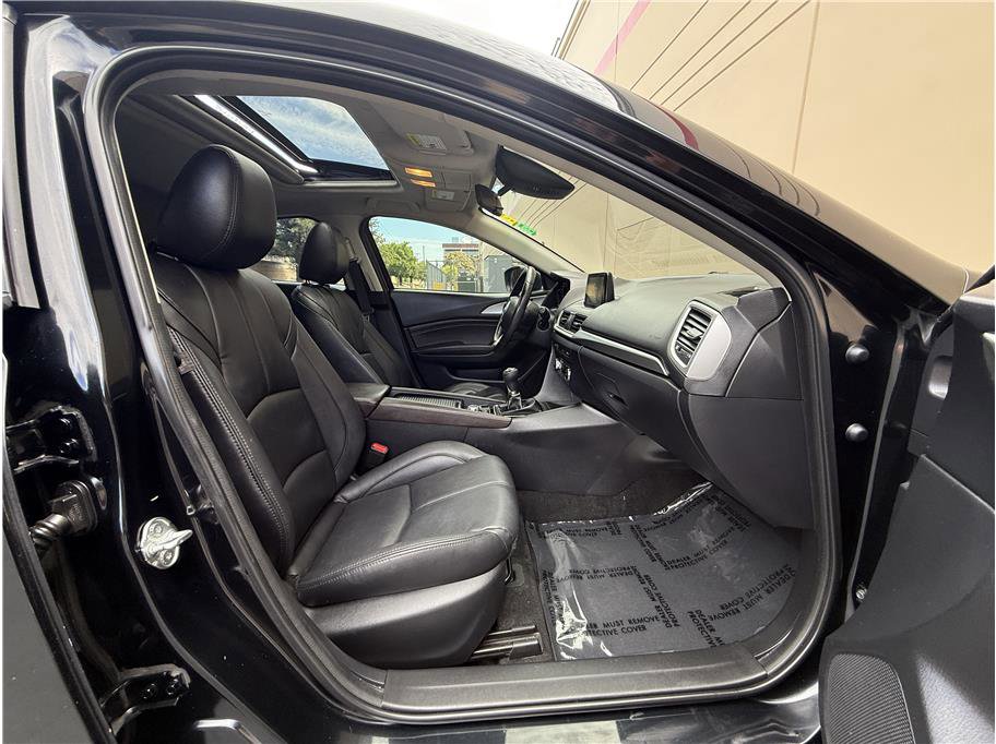 Used 2018 MAZDA MAZDA3 Touring FWD image 13