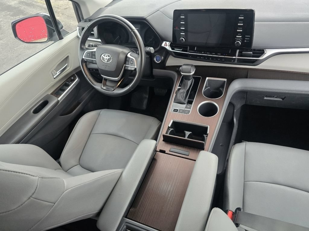 Certified 2024 Toyota Sienna XLE FWD image 22