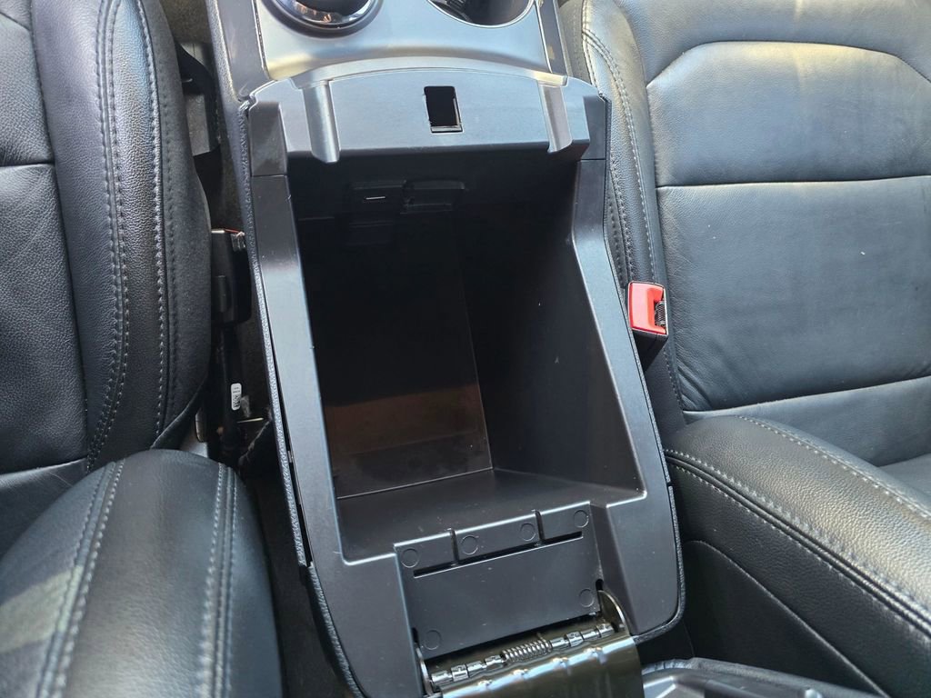 Used 2018 Ford Explorer XLT w/ Equipment Group 202A AWD/4WD image 28