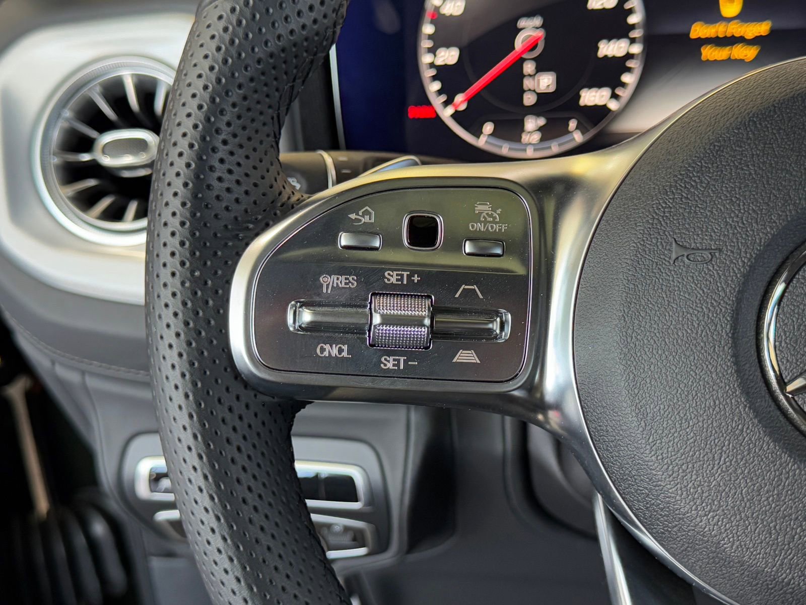 Used 2024 Mercedes-Benz G 550 image 15