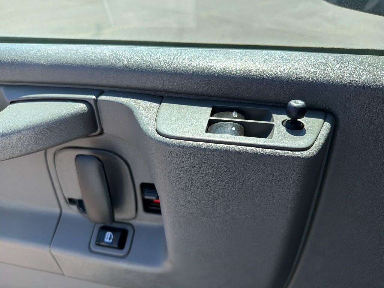 Used 2013 Chevrolet Express 1500 RWD image 12