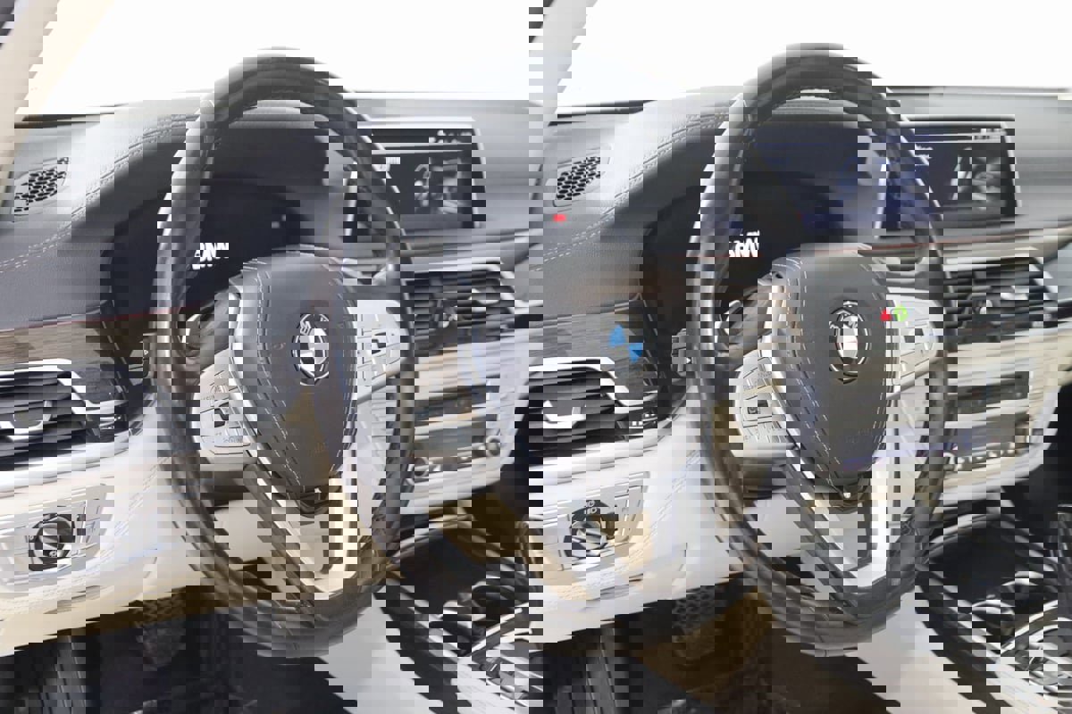 Used 2020 BMW 740i xDrive w/ Cold Weather Package image 6