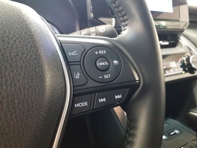 Used 2023 Toyota Venza LE AWD/4WD image 5