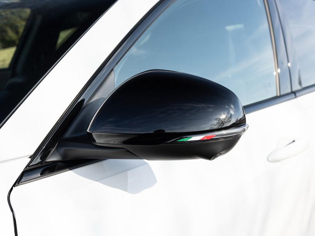 New 2026 Alfa Romeo Tonale w/ Black Premium Package image 18