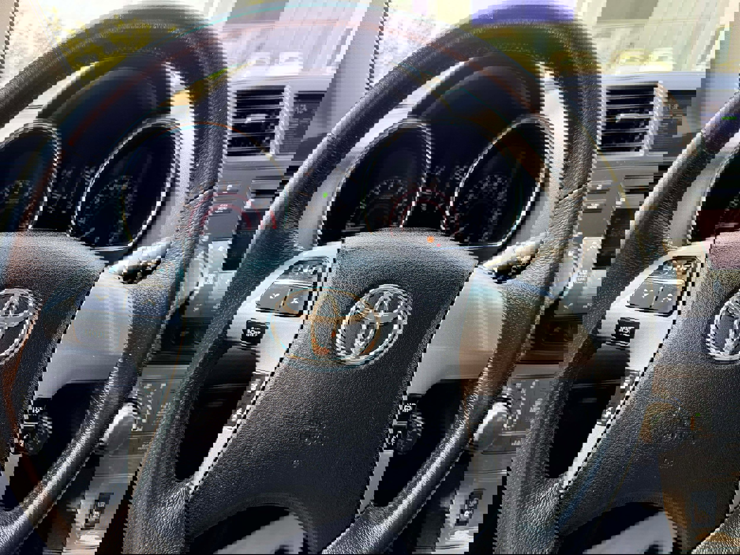 Used 2011 Toyota Highlander SE w/ Tow Pkg AWD/4WD image 18