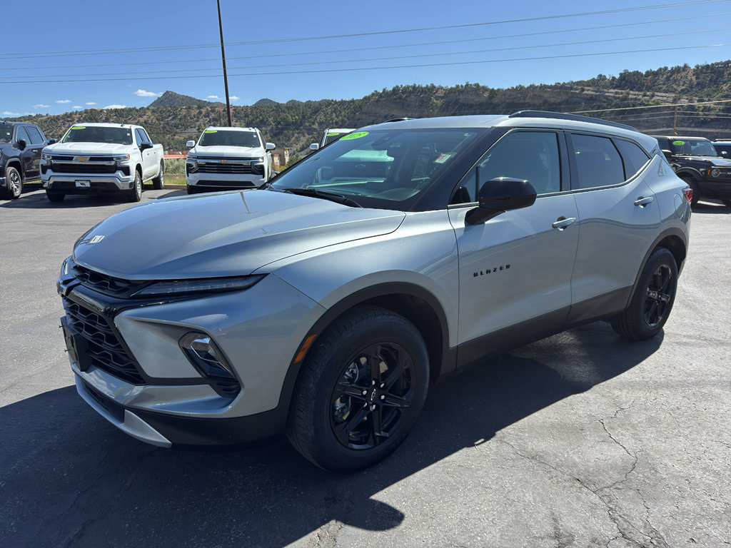 Used 2025 Chevrolet Blazer LT w/ Midnight/Sport Edition AWD/4WD image 3