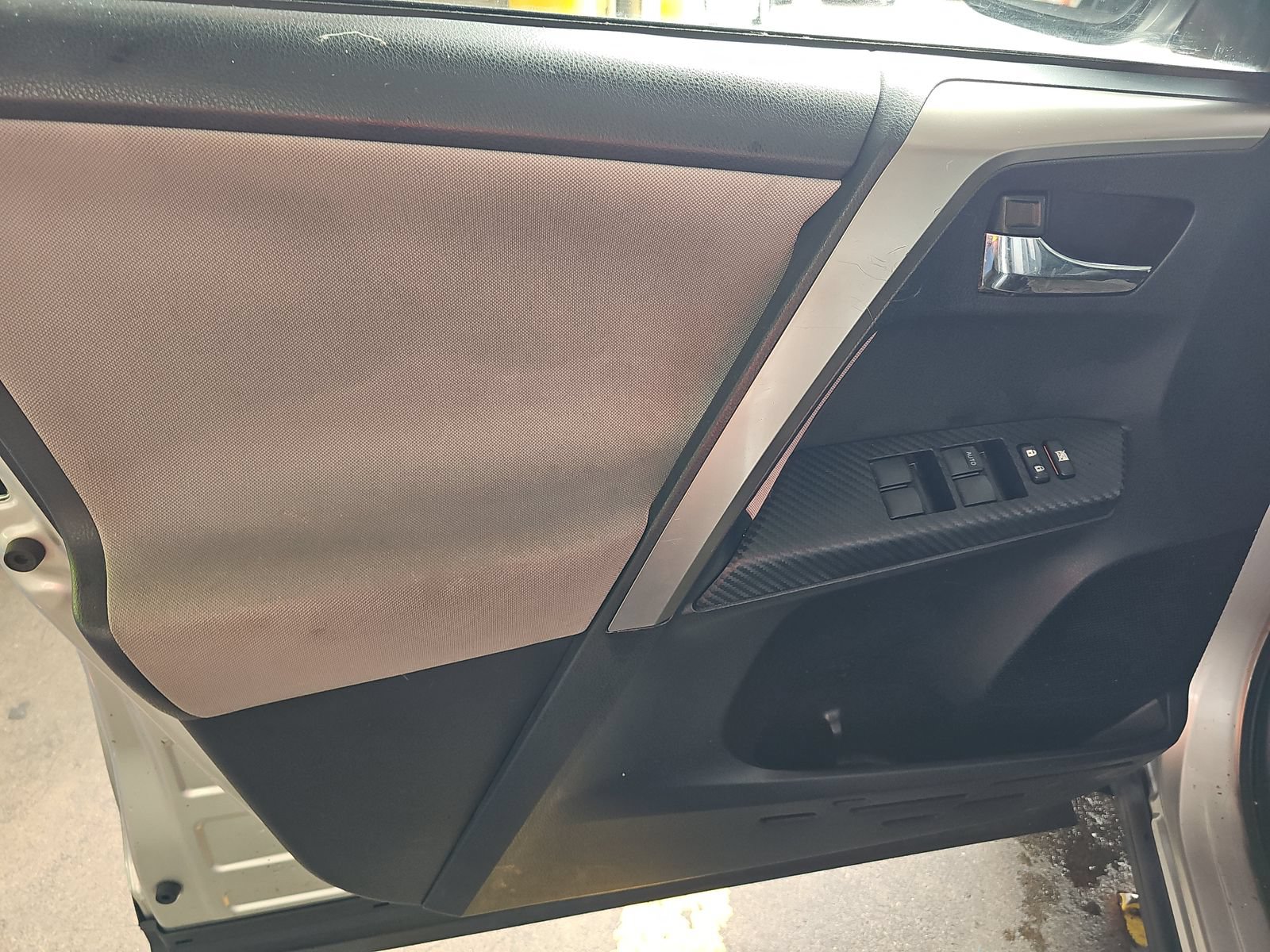 Used 2014 Toyota RAV4 XLE AWD/4WD image 12