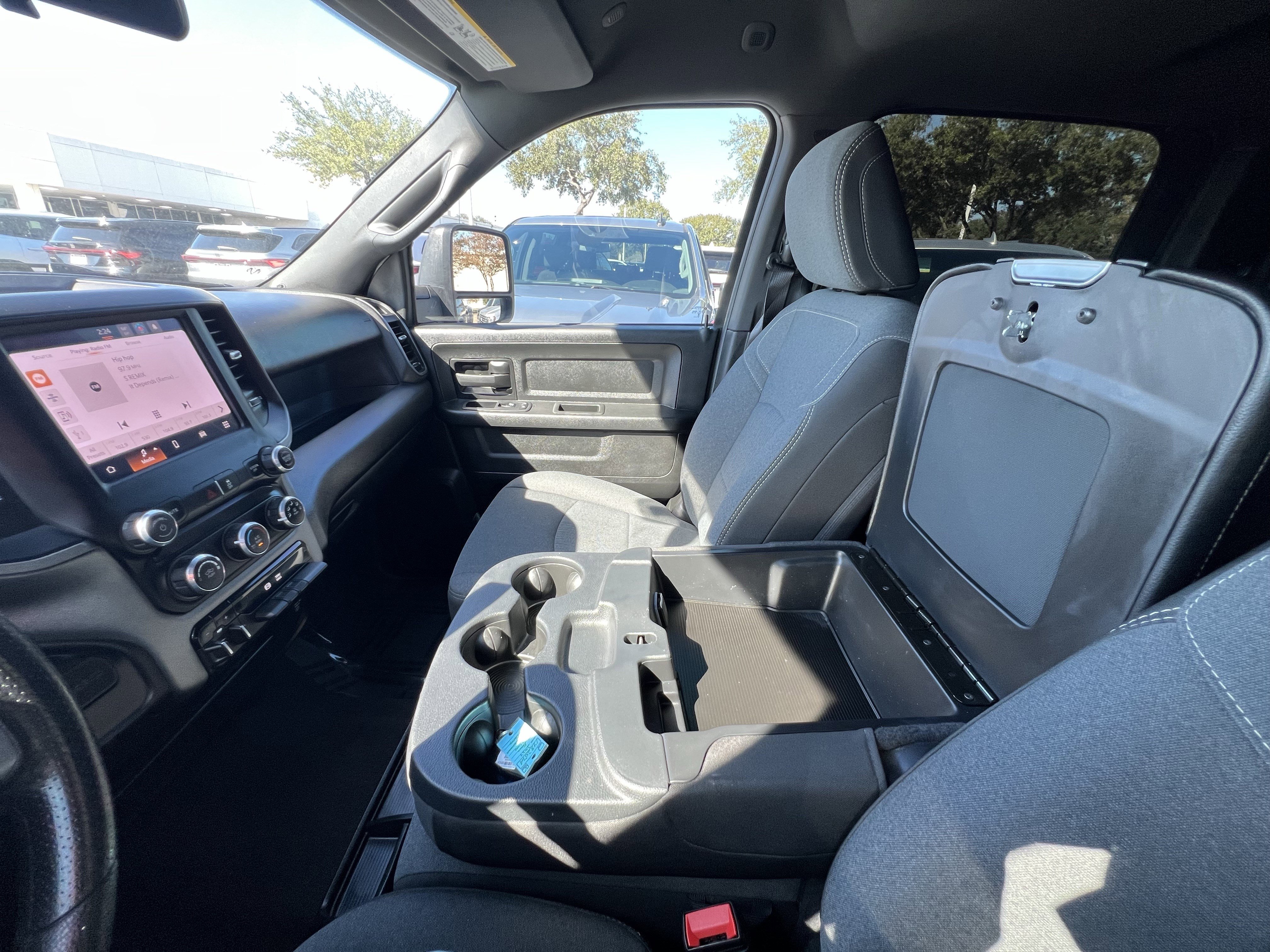 Used 2024 RAM 3500 Tradesman w/ Chrome Appearance Group image 23