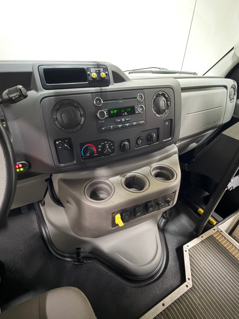 Used 2013 Ford E-350 and Econoline 350 Extended Super Duty RWD image 14