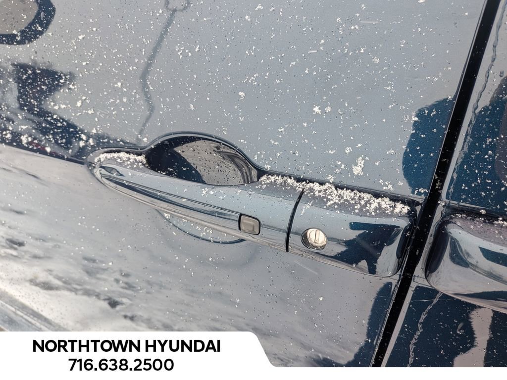 Used 2024 Chrysler Pacifica Touring-L image 43