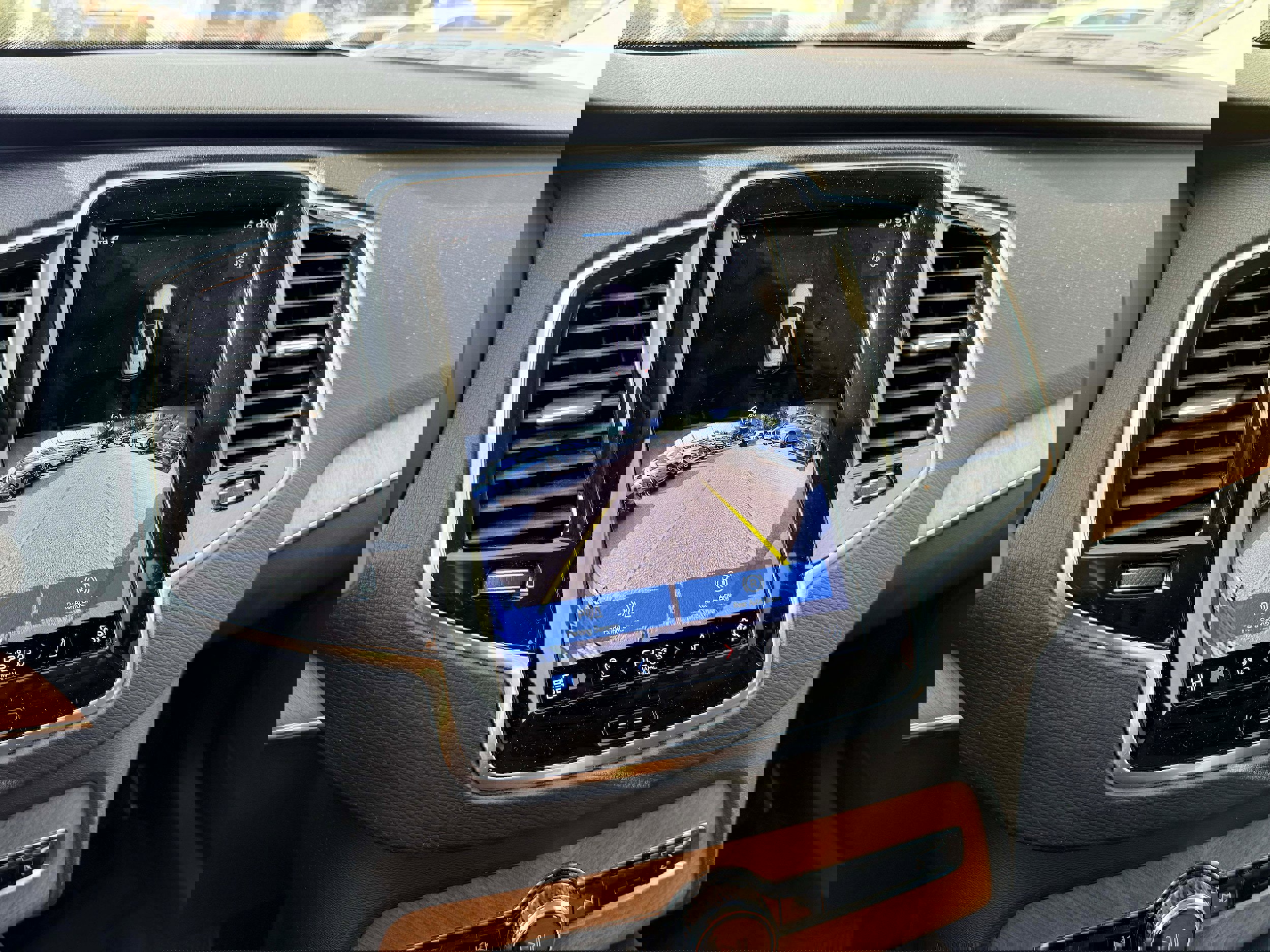 Certified 2023 Volvo XC90 T8 Plus image 22