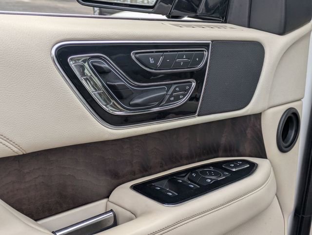 Used 2018 Lincoln Navigator Reserve w/ Technology Package image 10