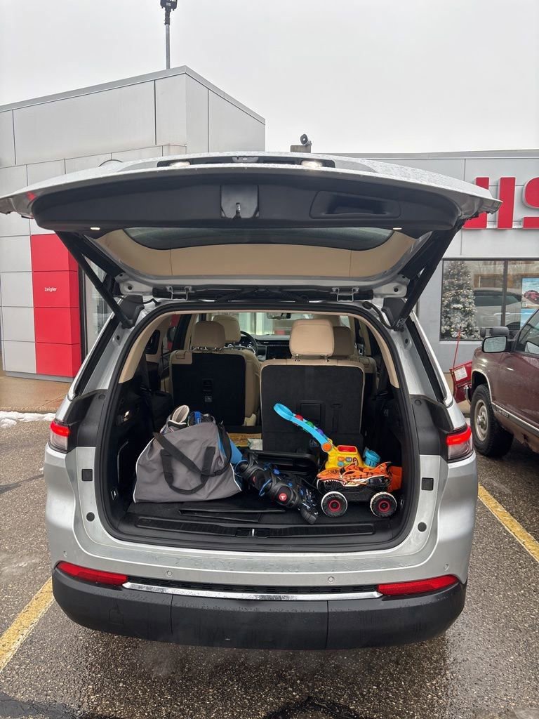 Used 2021 Jeep Grand Cherokee L Limited w/ Luxury Tech Group II image 14