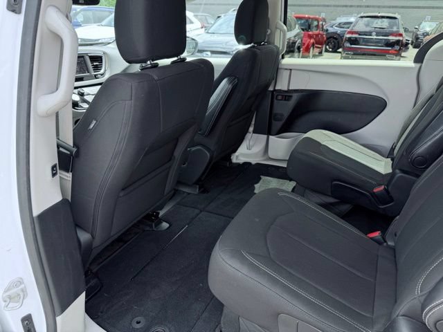 Certified 2023 Chrysler Voyager LX FWD image 22