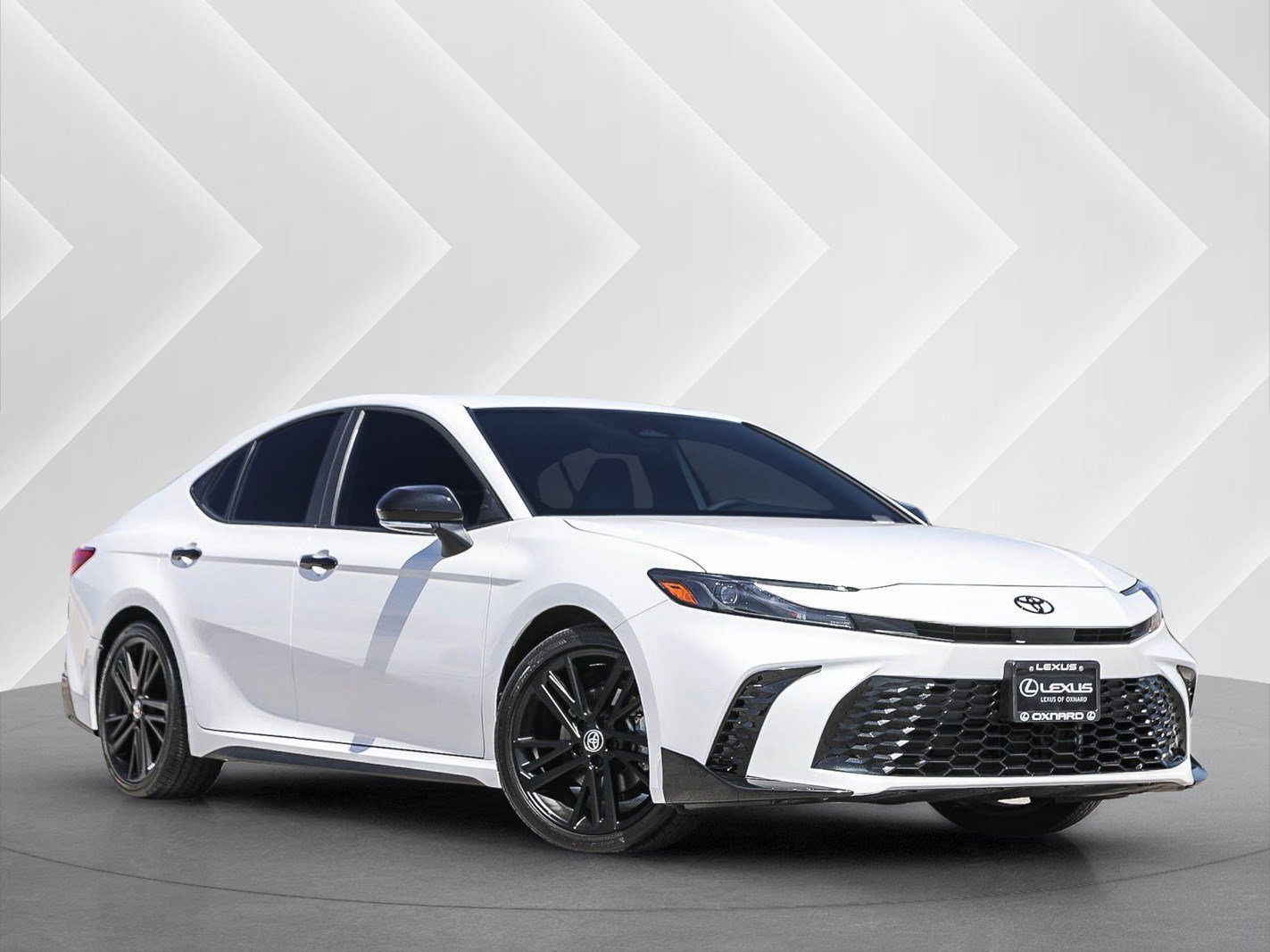 Used 2026 Toyota Camry Hybrid w/ Convenience Package FWD image 1