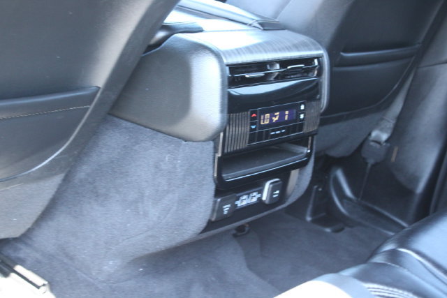 Used 2024 Jeep Wagoneer L Series II AWD/4WD image 40
