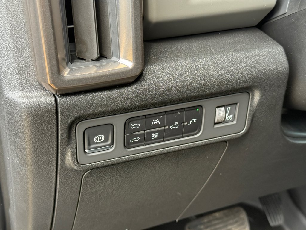 New 2025 GMC Hummer EV 2X w/ LPO, Dark Essentials Package AWD/4WD image 20