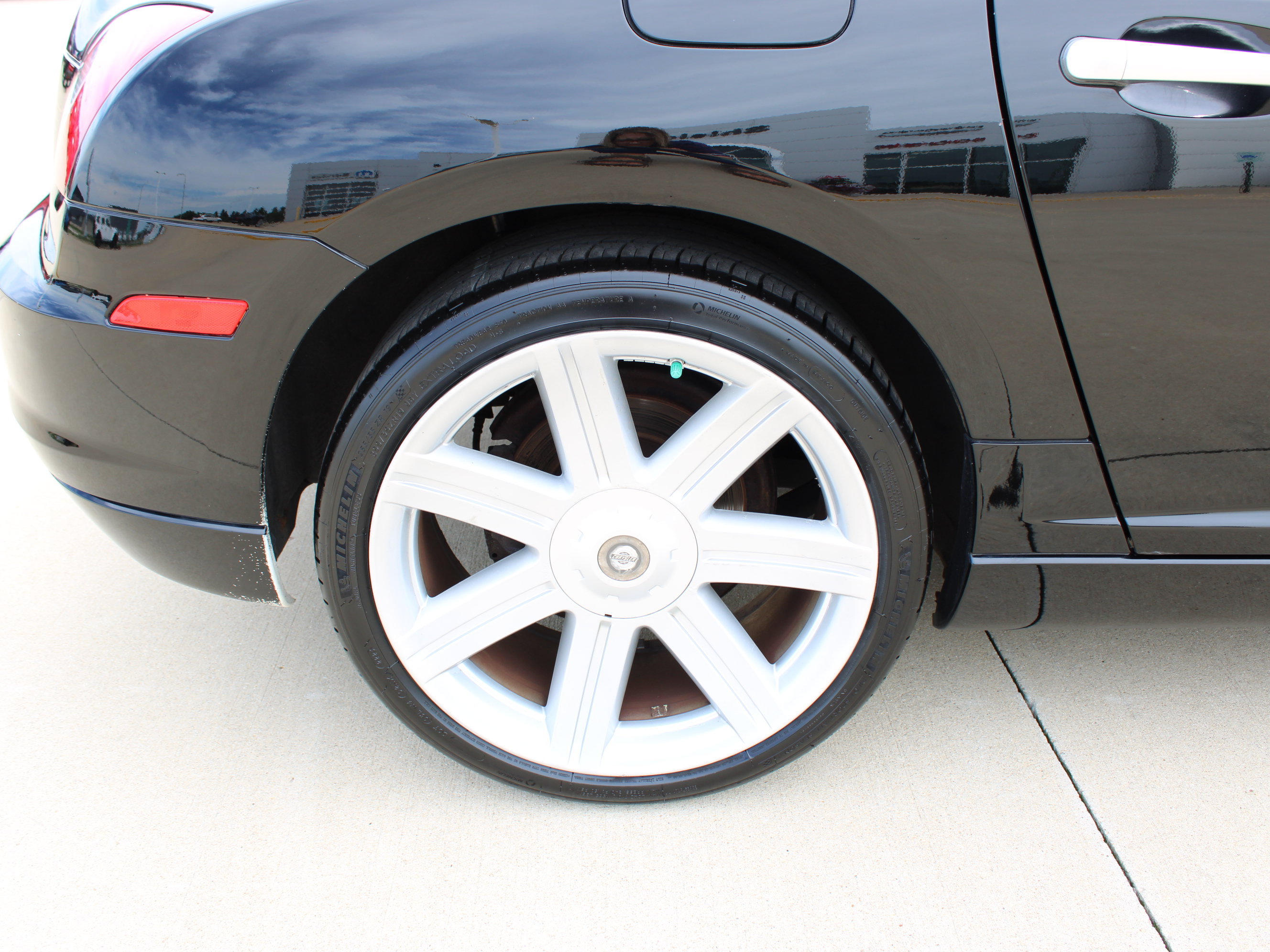 Used 2005 Chrysler Crossfire Limited RWD image 9