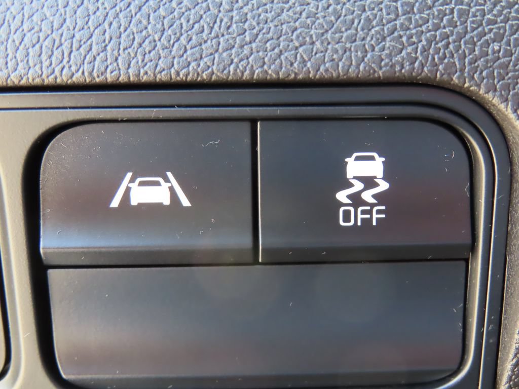 Certified 2022 Kia Sorento S w/ Panoramic Sunroof Package AWD/4WD image 17