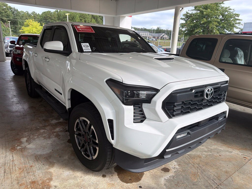 Used 2024 Toyota Tacoma TRD Sport w/ TRD Sport Upgrade Package RWD image 4