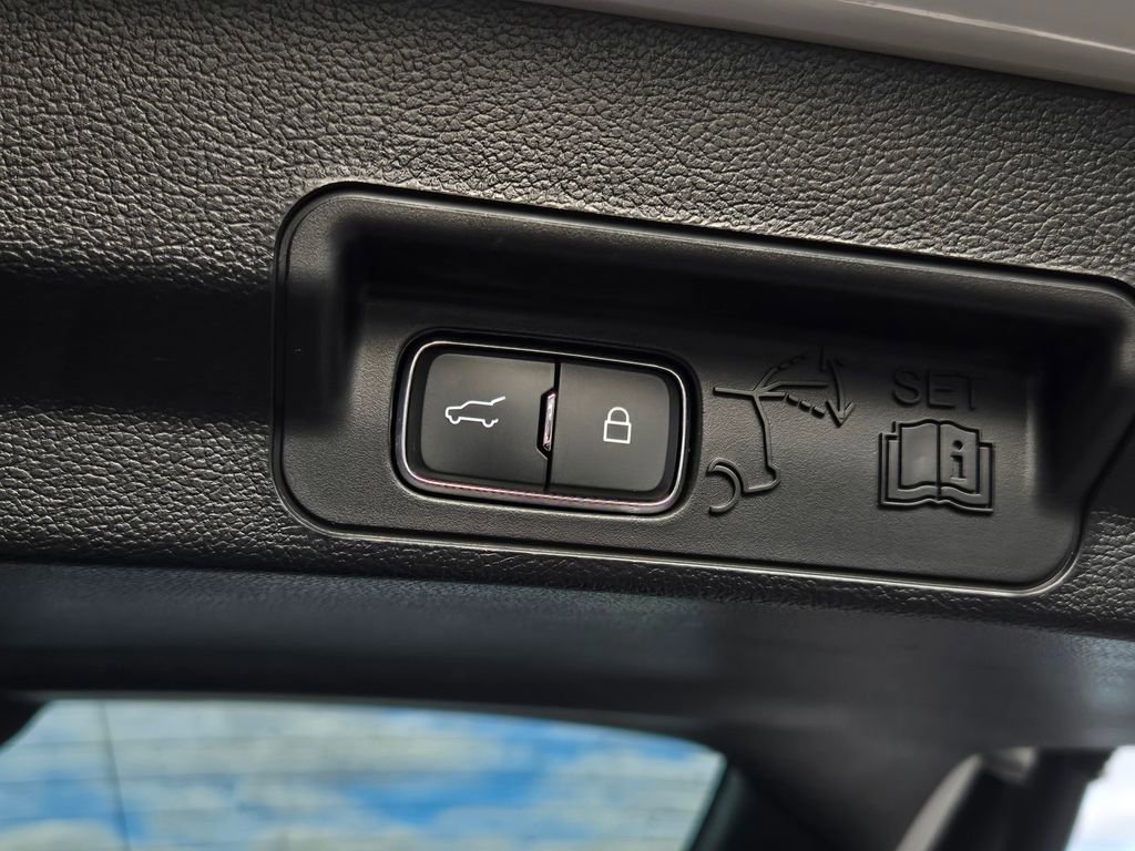 Used 2025 Ford Explorer ST image 40