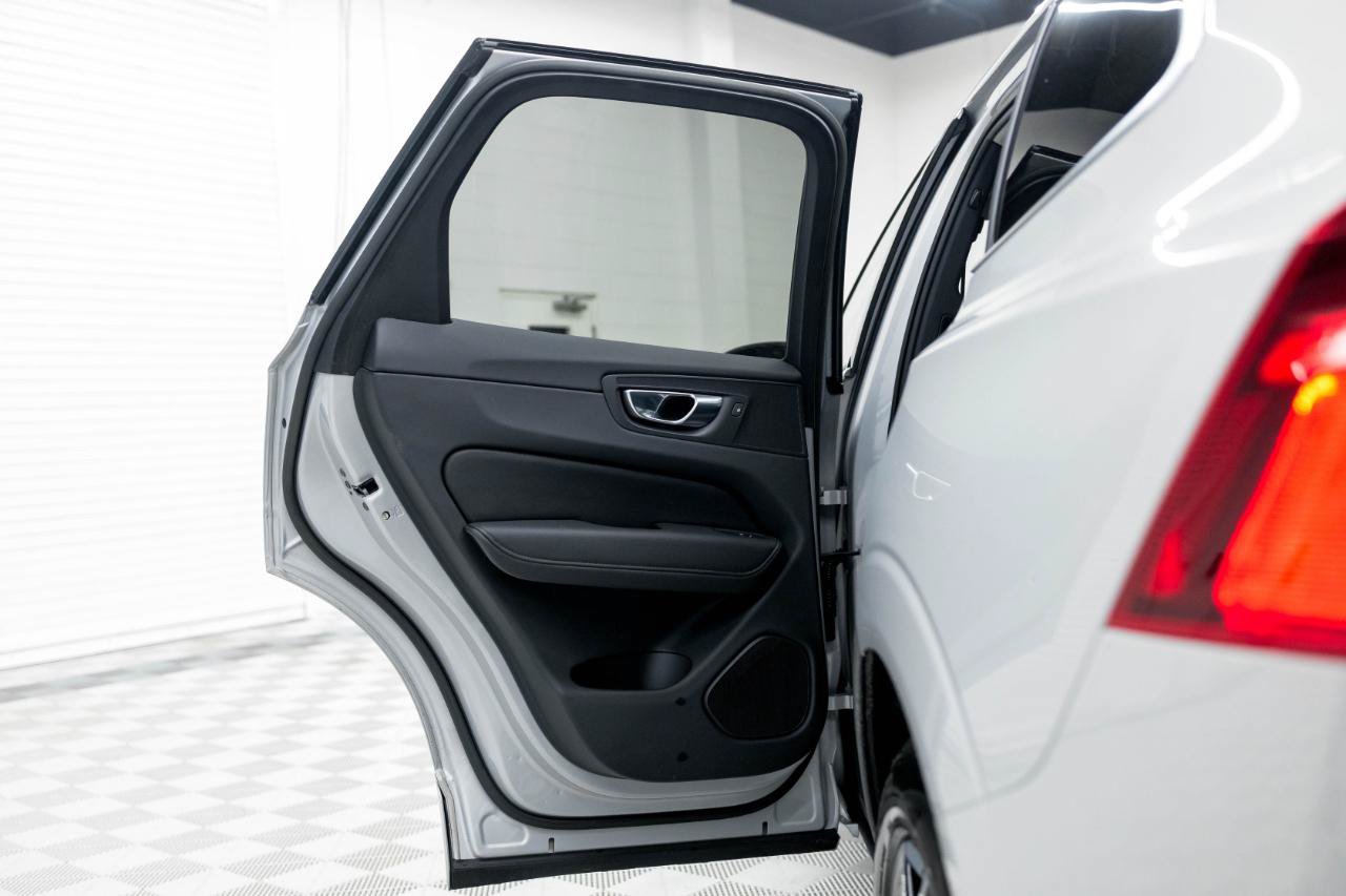 Used 2022 Volvo XC60 B5 Momentum w/ Climate Package FWD image 60