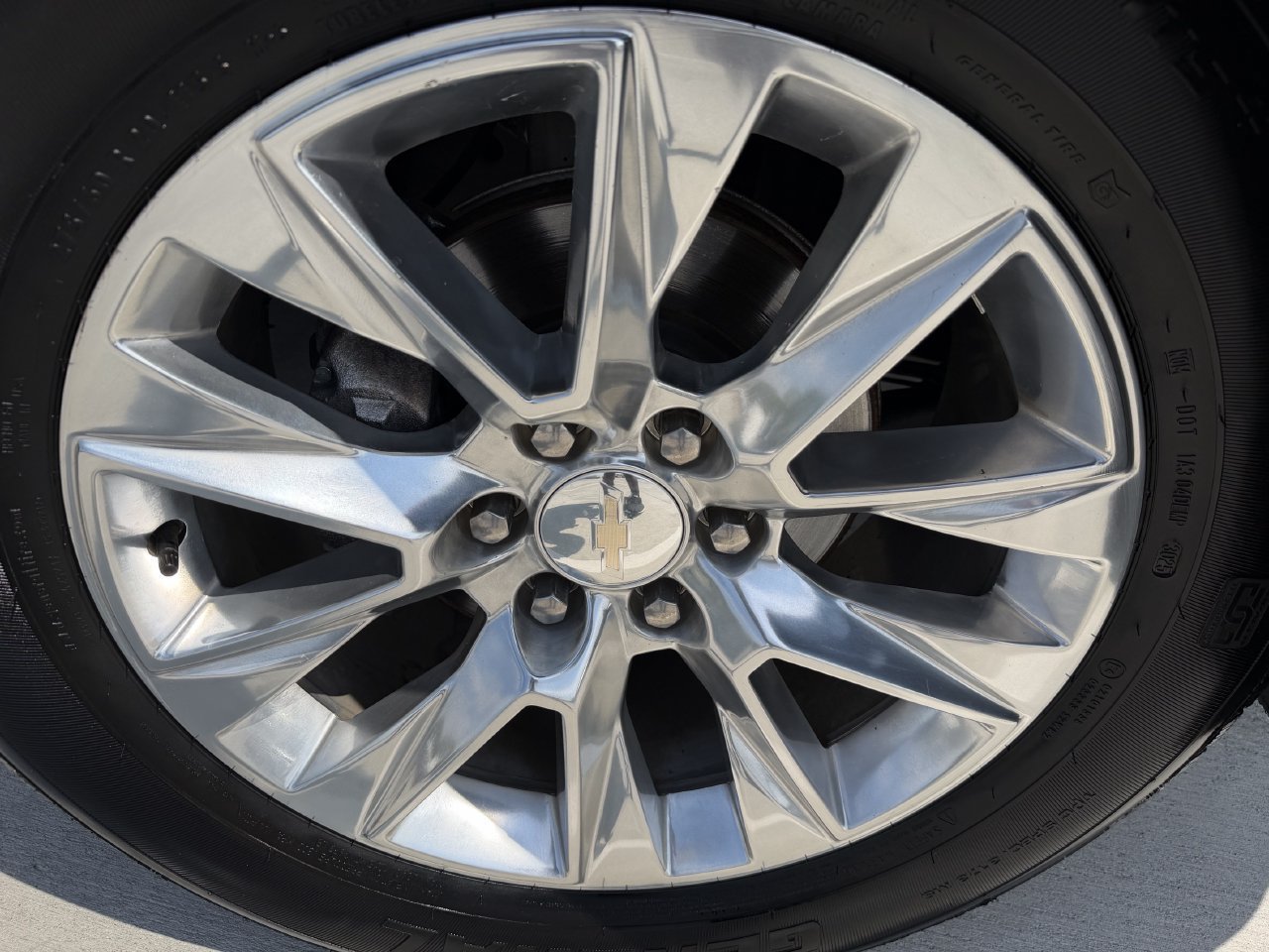 Used 2023 Chevrolet Suburban Premier AWD/4WD image 9